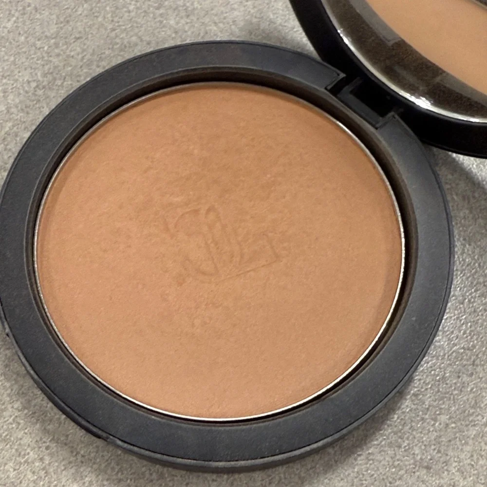INGLOT  x Jennifer Lopez limited edition bronzer j213 soleil